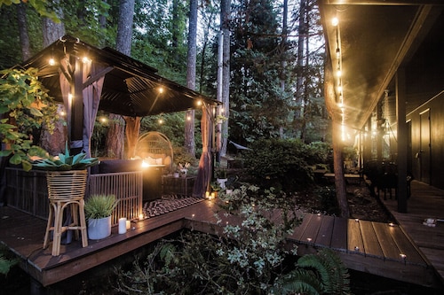 "Tall Firs Trail home" 3BR Pet friendly home 10 min to UO campus, Spencers butte