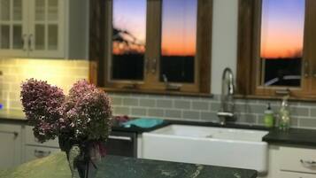 Badewanne, Whirlpool, Handtücher, Seife