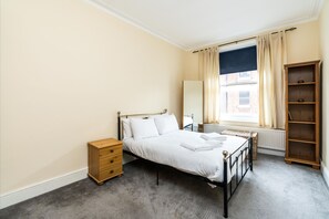 3 bedrooms - A Lovely, Bright and Airy, 3-bedroom Family Home (London)