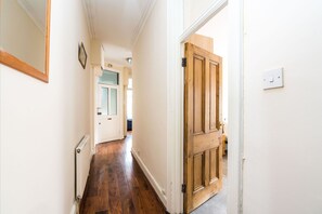 3 bedrooms - A Lovely, Bright and Airy, 3-bedroom Family Home (London)