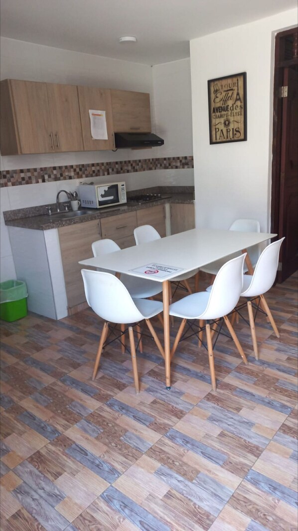 Dining room - Apartment Inside the Walls of Getsemani 1 Bedrooms Inside old City 1cl2 (Cartagena)