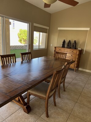 Dining - Desert Oasis Golf Home with golf cart ! (Indio)