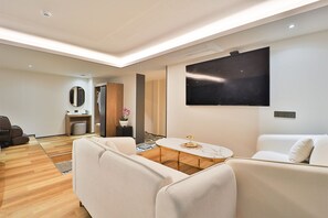 Kahden hengen grand-huone (kaksi sänkyä) | Ylelliset vuodevaatteet, untuvapeitot, työpöytä