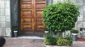 Pintu masuk properti