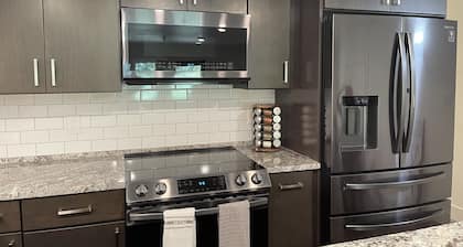 Newly remodeled Girdwood condo, steps from the ski slopes