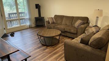 Smart TV, fireplace, ping pong