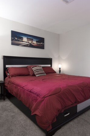 3 bedrooms, desk, iron/ironing board, free WiFi