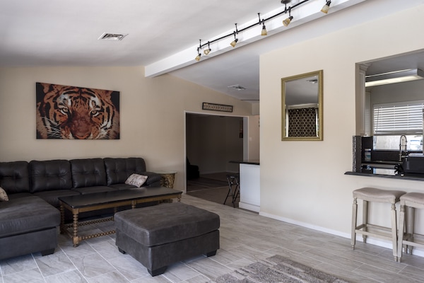 Living room. Smart TV.