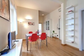 Dining - Bright and Comfortable Apartment in Florence S M Novella Area (Florence)