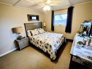 4 bedrooms, desk, iron/ironing board, free WiFi - Lake Luxury home: Elegance,Comfort,Fishing,Hunting,Optional Pontoon/Jet ski rent (Watertown)