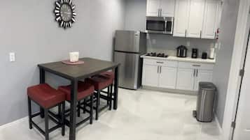 Microwave, coffee/tea maker, toaster, blender
