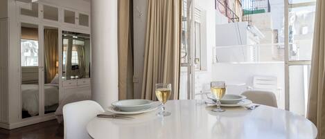 Departamento, 1 habitación, vista a la ciudad | Comedor