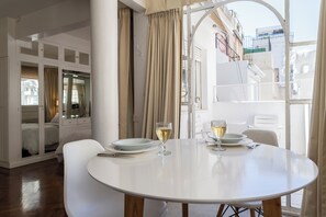 Appartement, 1 chambre, vue sur la ville | Salle Ă manger
