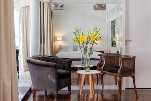 Apartment, 1 Bedroom, City View | Dining room