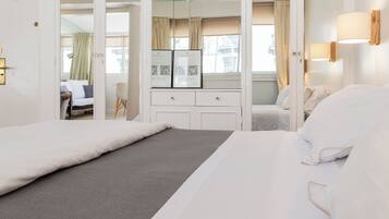 Apartamento, 1 quarto, vista para a cidade | 1 quarto, roupas de cama premium, edredons de pluma