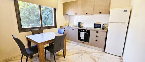 Standard Apartment | Dapur peribadi | Peti sejuk, ketuhar gelombang mikro, ketuhar, dapur