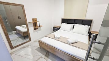 Departamento estándar | 1 habitación, escritorio y espacio para trabajar con laptop
