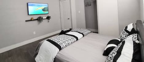 4 bedrooms, desk, iron/ironing board, free WiFi