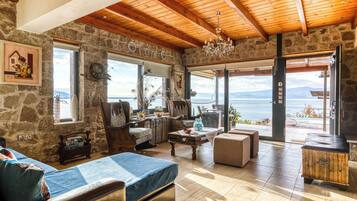 Villa, 4 Bedrooms, Private Pool, Garden View | Living area | Books