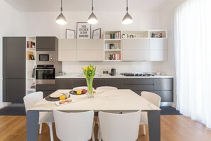 Lägenhet - 2 sovrum - uteplats - utsikt mot staden | Matsal