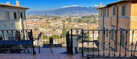 Apartment, 2 Bedrooms, Smoking, Balcony | Property grounds