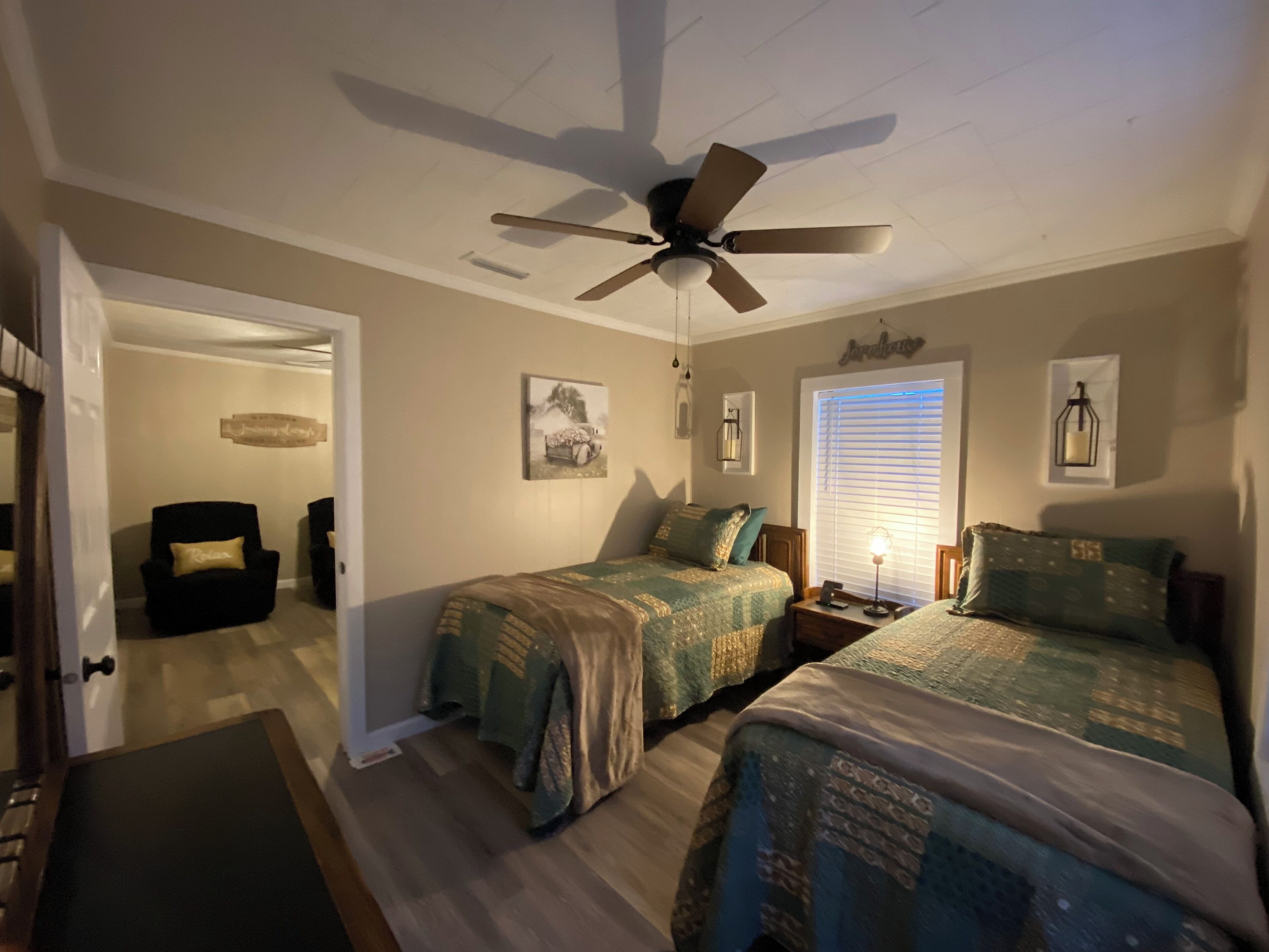 2 bedrooms, desk, iron/ironing board, WiFi