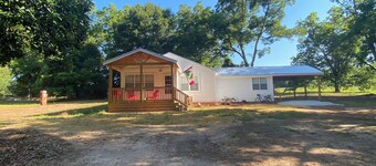Location, Location, Location!! Cozy Farmhouse Very Close to Ft. Rucker