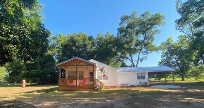 Location, Location, Location!! Cozy Farmhouse Very Close to Ft. Rucker