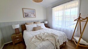 3 bedrooms, iron/ironing board, travel crib, free WiFi - Ki Time  - in Kingscote
850m to the beach (Kingscote)