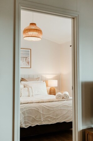 3 bedrooms, iron/ironing board, travel cot, free WiFi - Ki Time  - in Kingscote
850m to the beach (Kingscote)