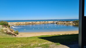 Beach - Ki Time  - in Kingscote
850m to the beach (Kingscote)