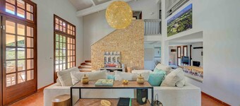 Provence house with swimming pool, Ste Victoire view, near Aix (sleeps 10)