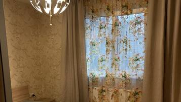 2 bedrooms, desk, travel cot, free WiFi