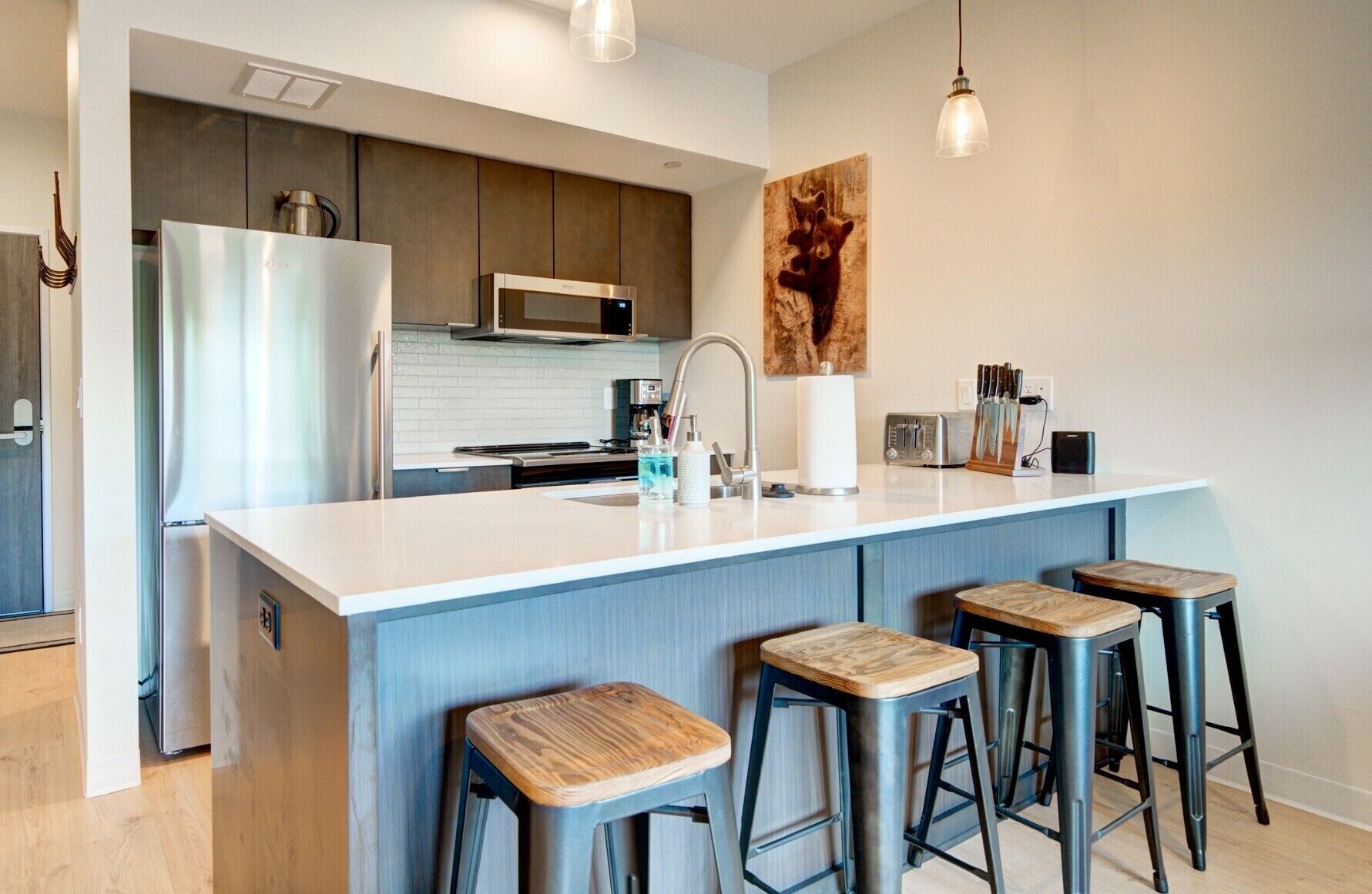 Réfrigérateur, micro-ondes, four, plaque de cuisson