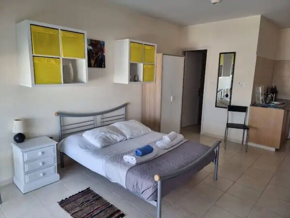 1 bedroom, in-room safe, iron/ironing board, free WiFi
