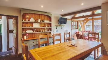 Spacious country kitchen