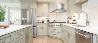 Penthouse with Private Roofdeck on Plymouth Harbor