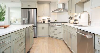 Penthouse with Private Roofdeck on Plymouth Harbor