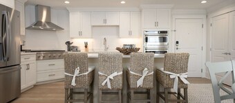 Penthouse with Private Roofdeck on Plymouth Harbor