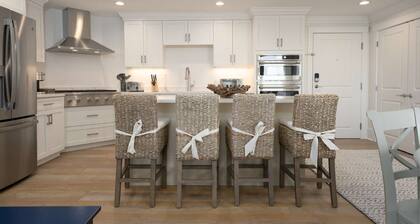 Penthouse with Private Roofdeck on Plymouth Harbor