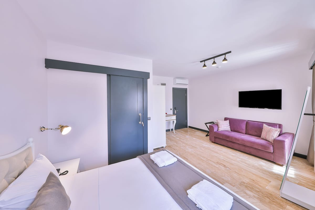 Minibar, bed sheets