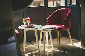 Minibar y ropa de cama