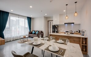 2-Bedroom Apartment with Balcony | Living area | 42-inch TV with cable channels - Amata Residence (Phnom Penh)