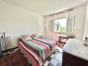 3 bedrooms, free WiFi, bed sheets