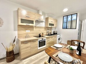 Fridge, microwave, oven, dishwasher - Renovated 4-room apartment, near center, quiet (Corte)