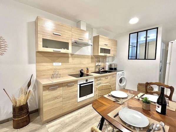 Fridge, microwave, oven, dishwasher