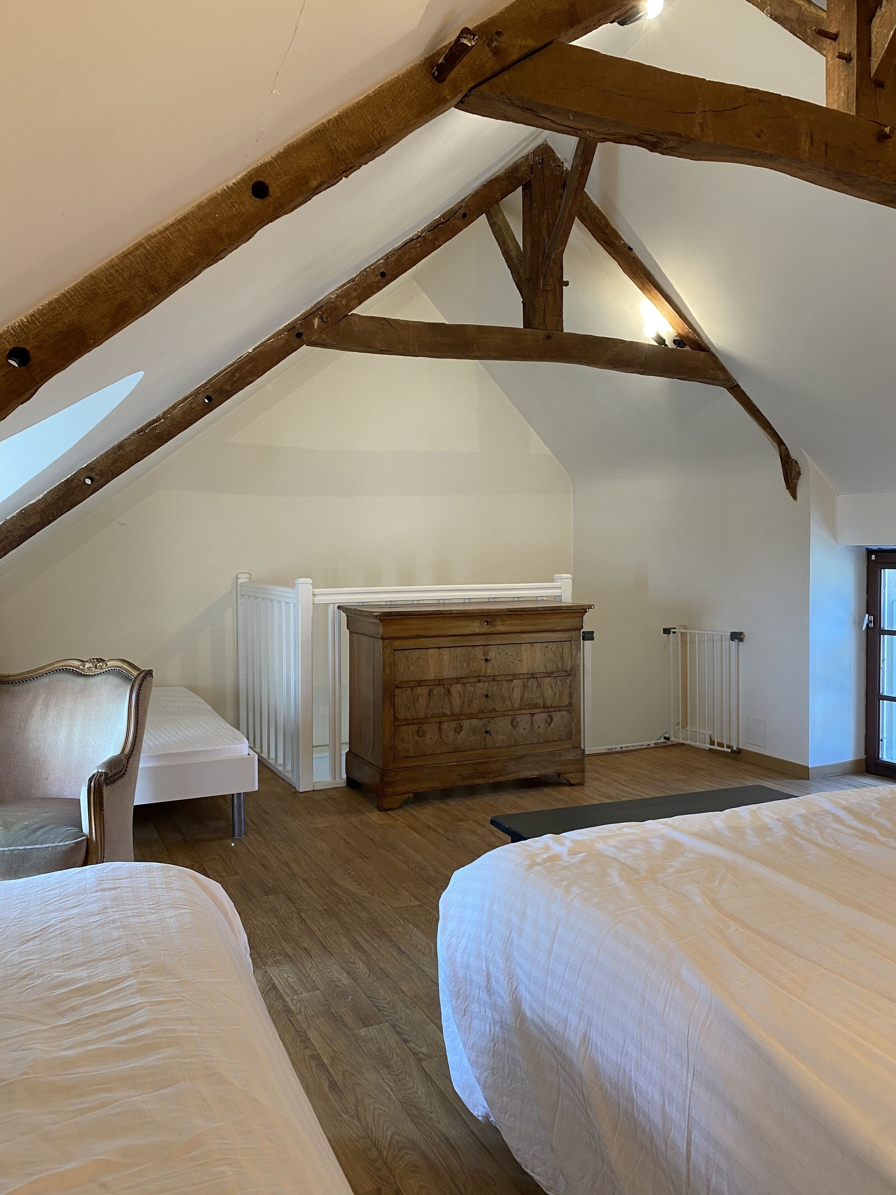 2 chambres, fer et planche à repasser, Wi-Fi, draps fournis