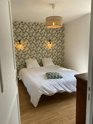 2 bedrooms, iron/ironing board, WiFi, bed sheets