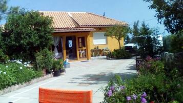 Villa, 2 chambres, fumeur, piscine privĂ©e | Façade de lâhĂ©bergement