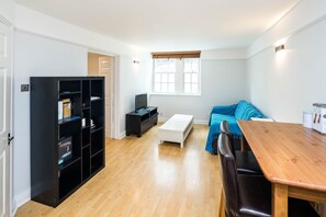 Apartamento, 1 habitación, accesible para personas con discapacidad, vistas a la ciudad | Sala de estar